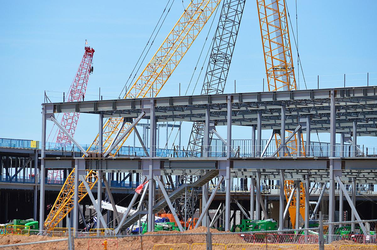 Why the Steel Floor Isn’t Cracking